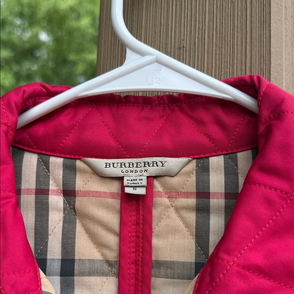 Burberry Quilted Button-Front Women's Jacket in Magenta Pink size S - Picture 3 of 8